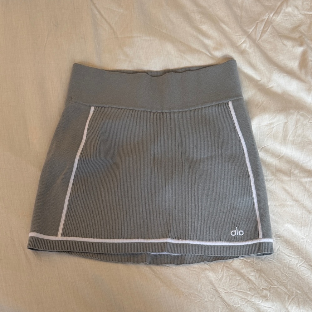 NEW! Size XS, ALO Yoga Gray Knit Mini Skirt with White Trim